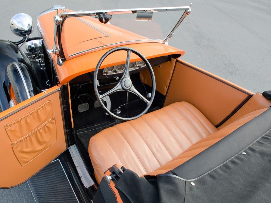 Интерьер Hupmobile Model B-216 Roadster 1932 года  (фото 4 из 6)